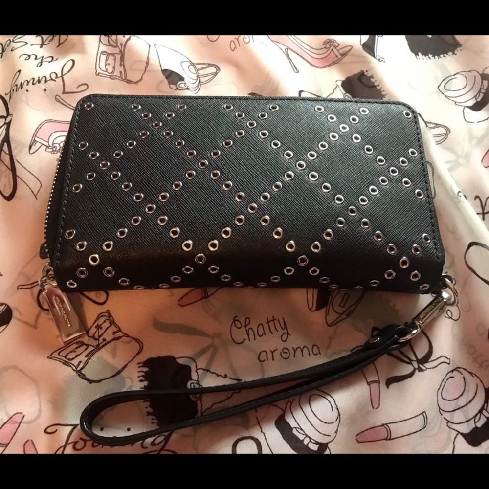 🚫SOLD Authentic Michael Kors Wristlet, Black - Picture 2 of 4